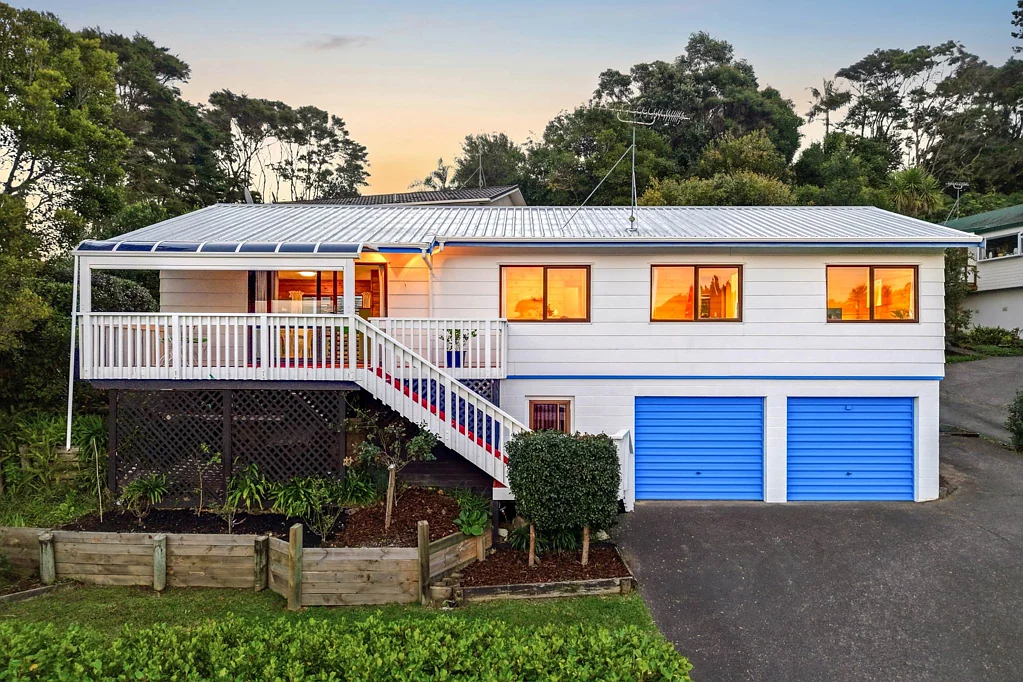 Torbay 4房  Spacious Family Living with a View