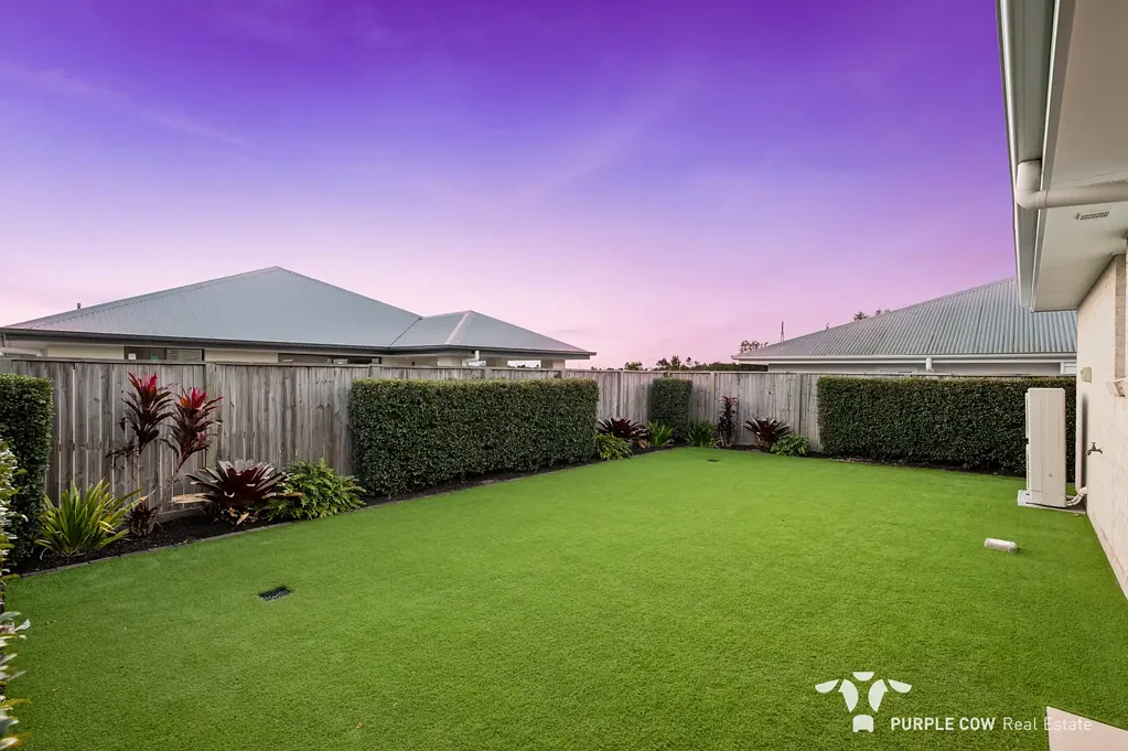 Yarrabilba 4房 前样板房 | 约 $250,000 升级改造 | 匠心打造，令人惊叹 EX-DISPLAY HOME | APPROX. $250,000 IN UPGRADES | BUILT TO IMPRESS