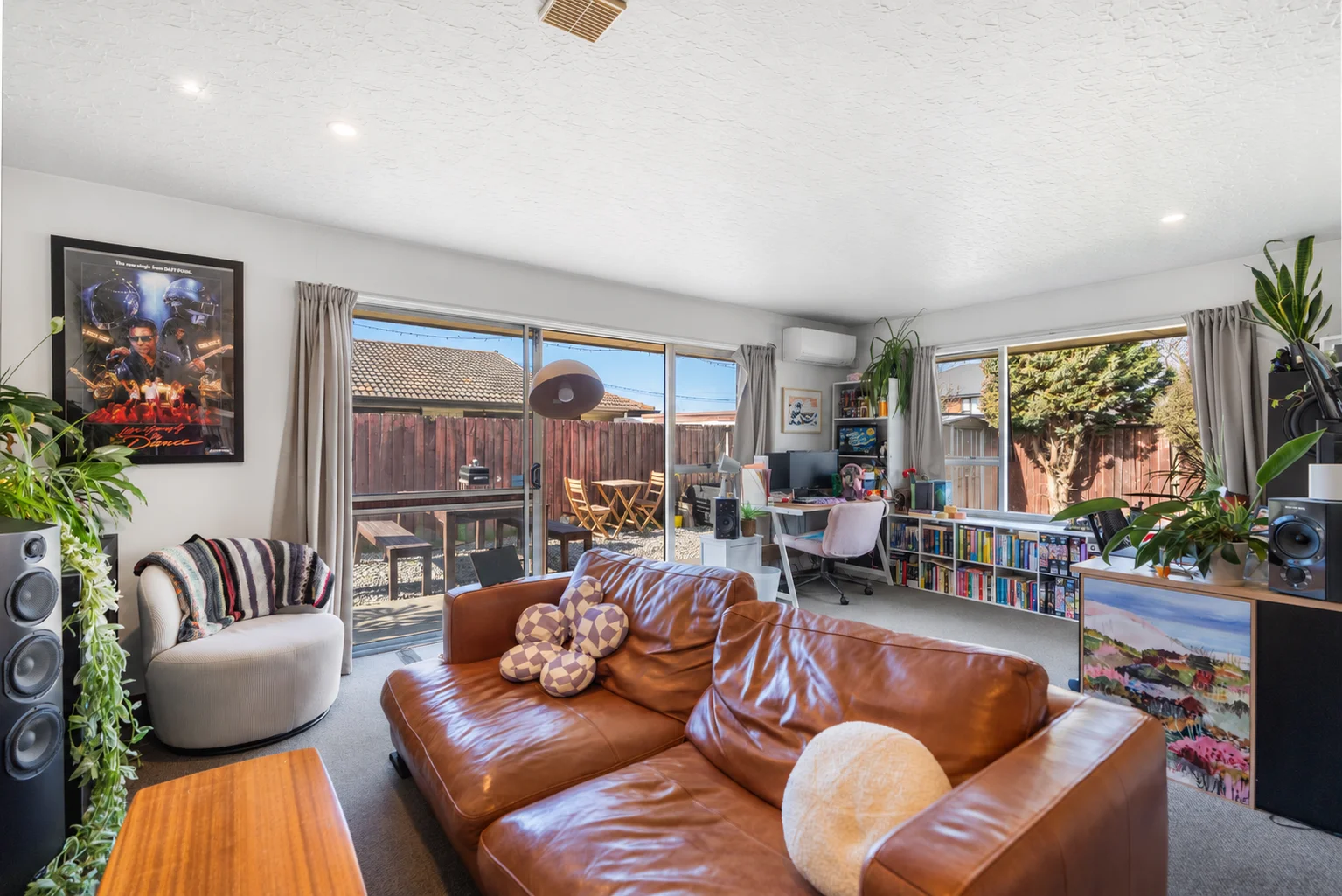 Upper Riccarton 2Moenga Space, Sunshine and a Superb Location