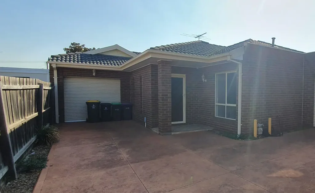 2 BEDROOM UNIT IN QUIET COURT