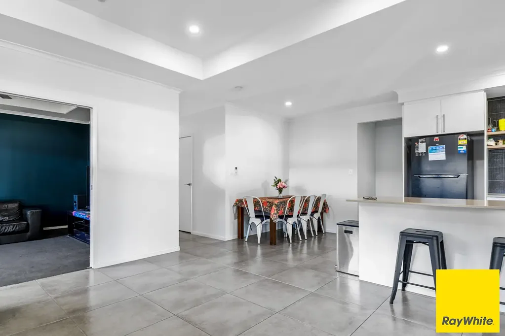 Edmonton 4ਬੈੱਡਰੂਮ PRICE REDUCED - Luxury Living at Its Finest - with Media Room, Pool, Side Access  & More