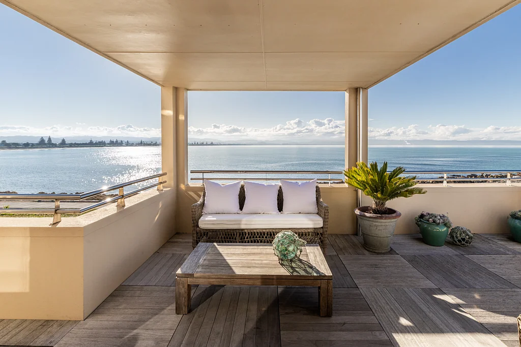 Westshore 4બેડરૂમ Premium Waterfront Living in Prestigious Location