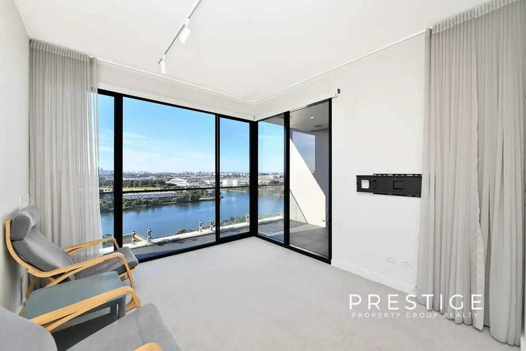 Incomparable 180° Views From Prestigious Southbank