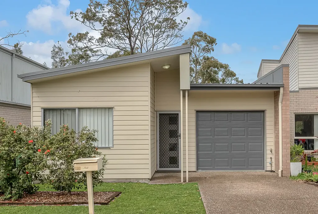 Pimpama 3 Bedroom Contemporary Family Home & High $ Yield Investment in Water Sun Rise Estate
