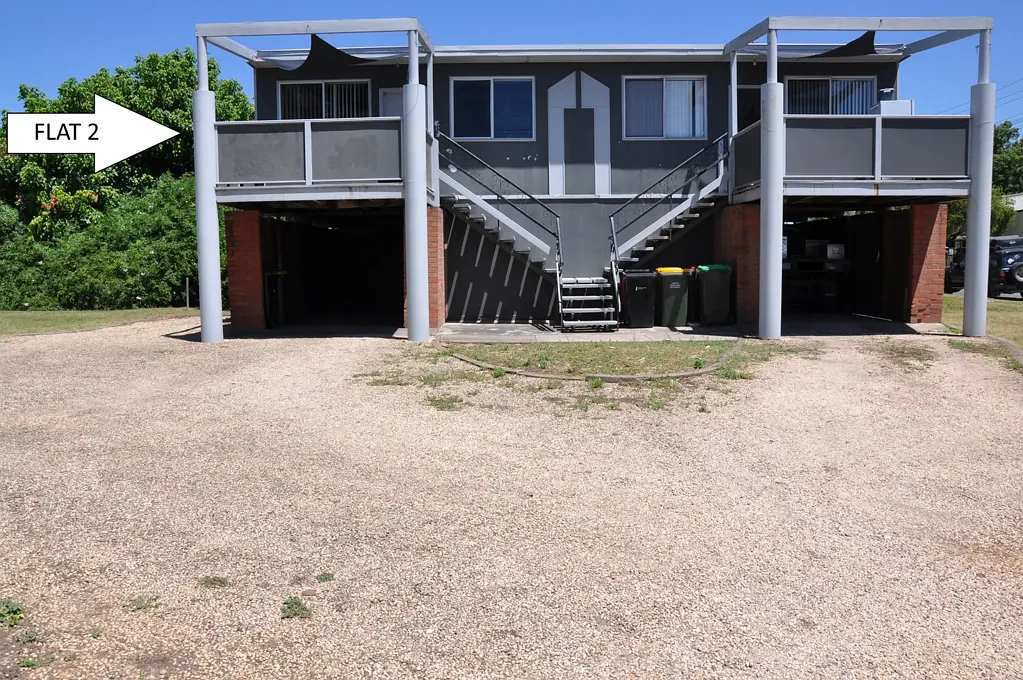 One bedroom flat conveniently located in Singleton town area