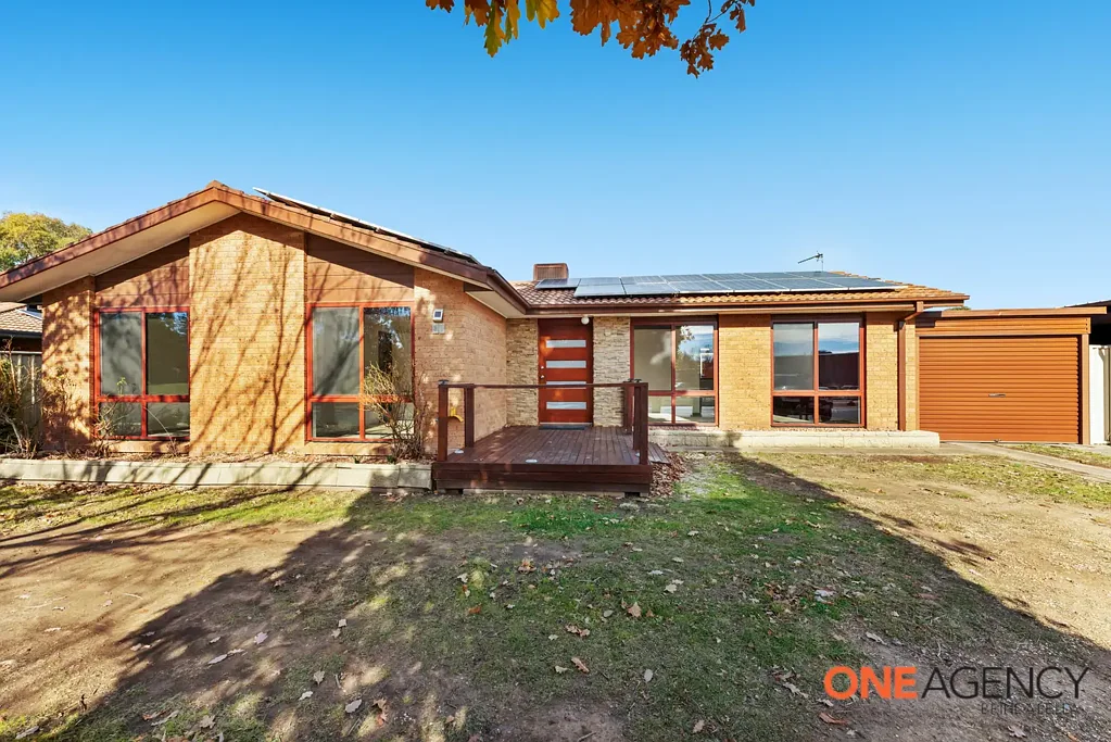 Isabella Plains 3房  Spacious Family Home in Prime Location