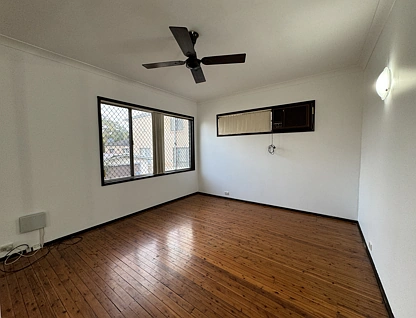 61 Seven Hills Road South, Seven Hills, Western Suburbs, 5房, 1浴, House