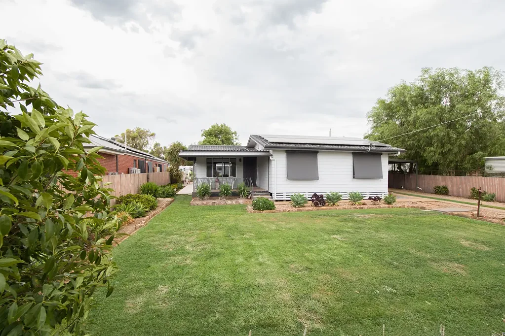 Dookie 2ห้องนอน Renovated Home with Entertaining Area, Bungalow & Rear Lane Access