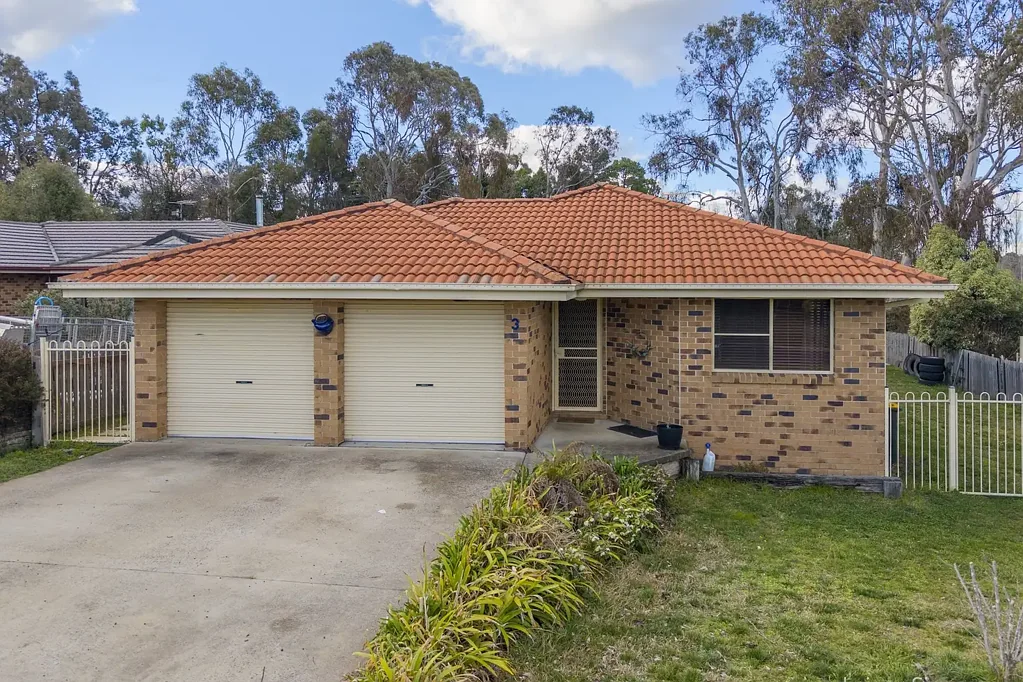 Armidale 4 Bedroom Spacious Family Home with Room to Grow