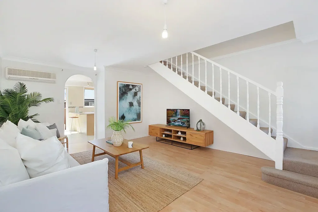 Modern 3 bedroom townhouse - Walking distance to Sutherland station