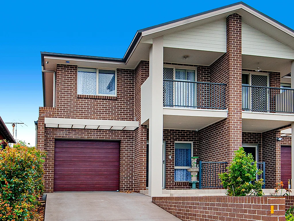 Russell Lea 4房 4 卧室 | 优越位置 | 独立车库 4 Bedroom | Prime Position | Lockup Garage
