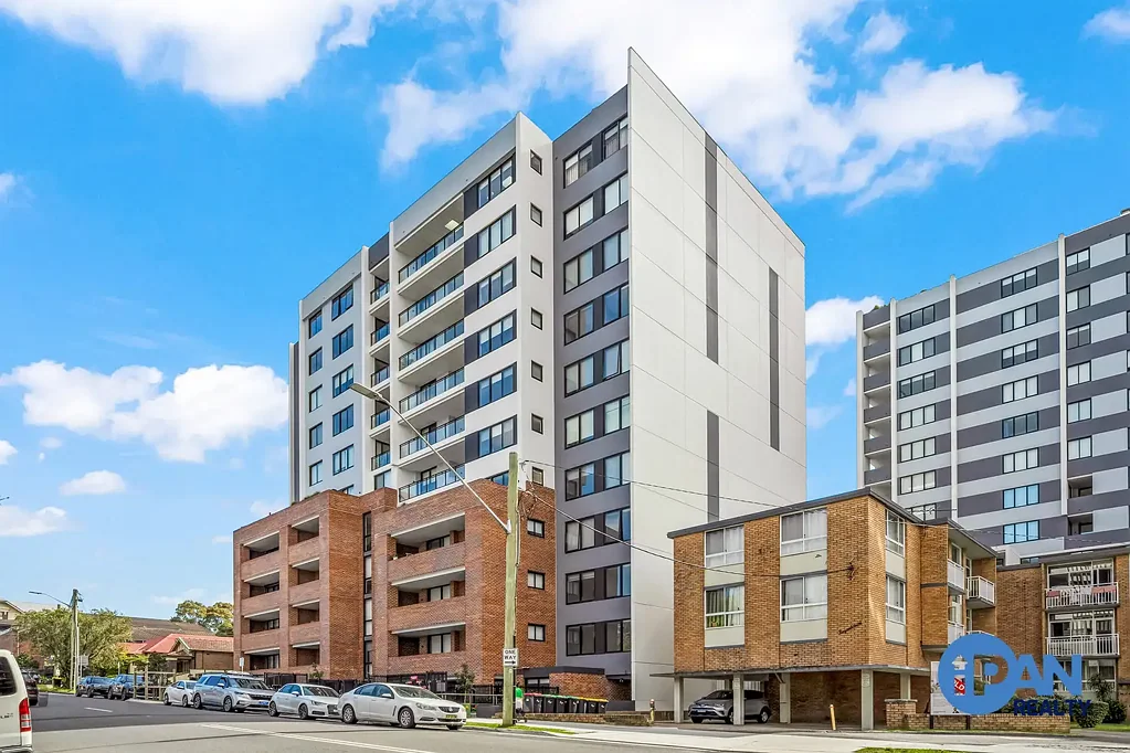 Kogarah 2房 宽敞开敞生活区 私人超大阳台 现代浴室 当代厨房 城市水景屋顶 安全地下车位 步行火车站 热门学校近 Prime Kogarah Location 2 Bedroom - Comfort Meets Connectivity