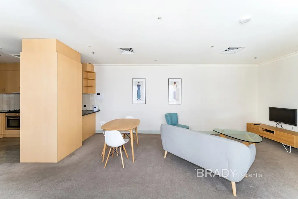 FULLY FURNISHED THREE BEDROOM APARTMENT STYLE, SPACE & CONVENIENCE IN THE HEART OF THE CBD!