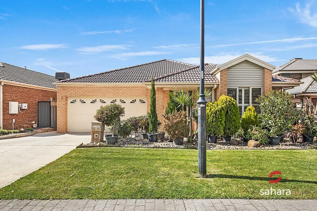 Best Location Family Home - 4 Bedrooms/2 Living Areas plus Rumpus