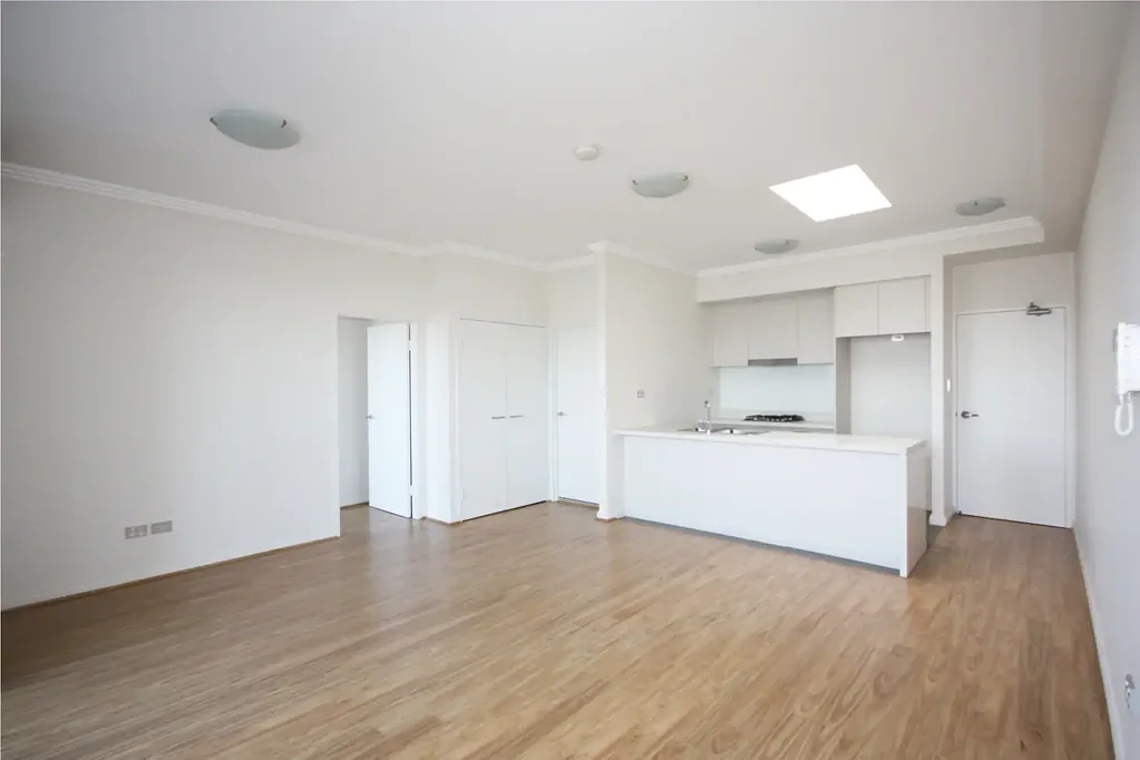 Spacious 2 Bedroom With large balcony with great district views