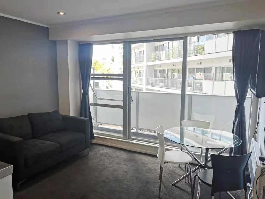 Sunny 2 bedroom apartment