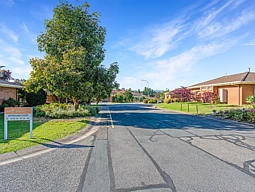 71 Springfield Court, West Albury