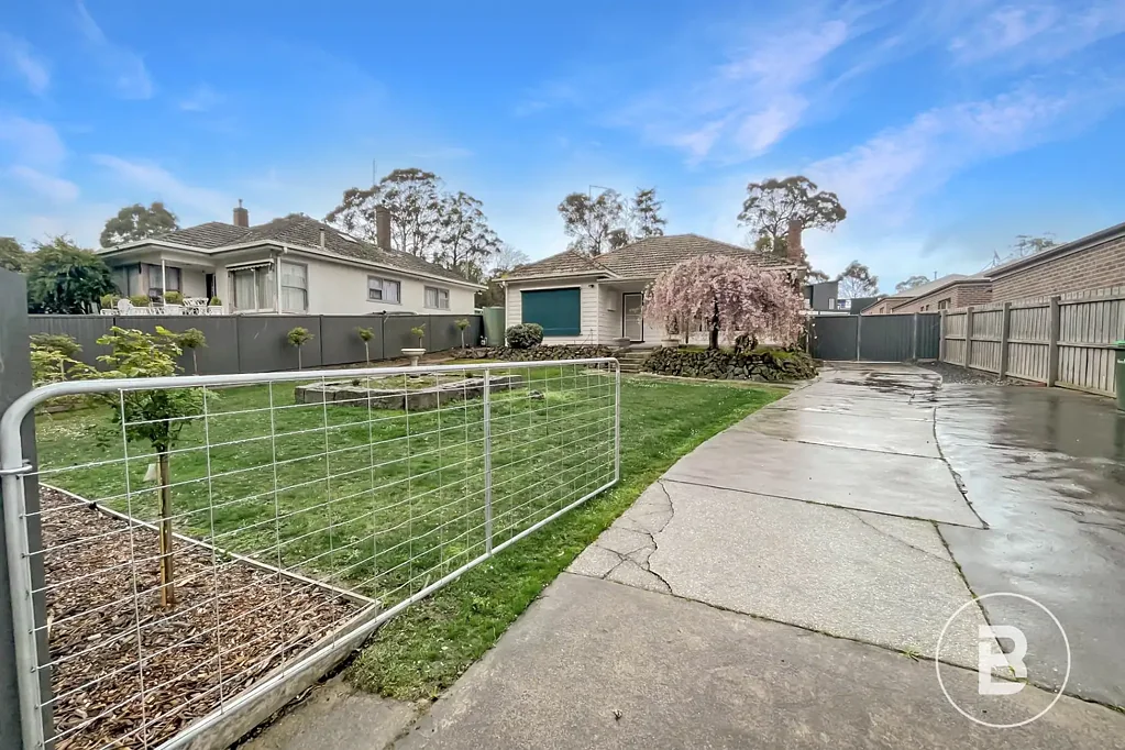PERIOD FOUR BEDROOM FAMILY HOME ON LARGE BLOCK OF LAND