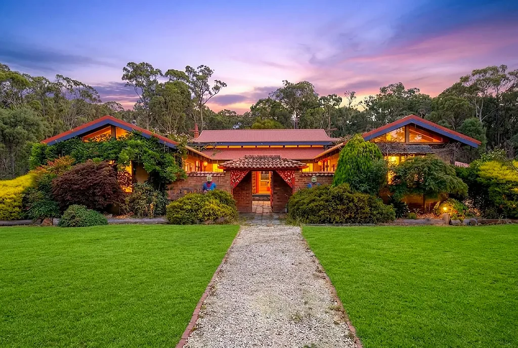 Lancefield 5બેડરૂમ A Rare Courtyard Estate with Scale, Infrastructure & Commercial Potential