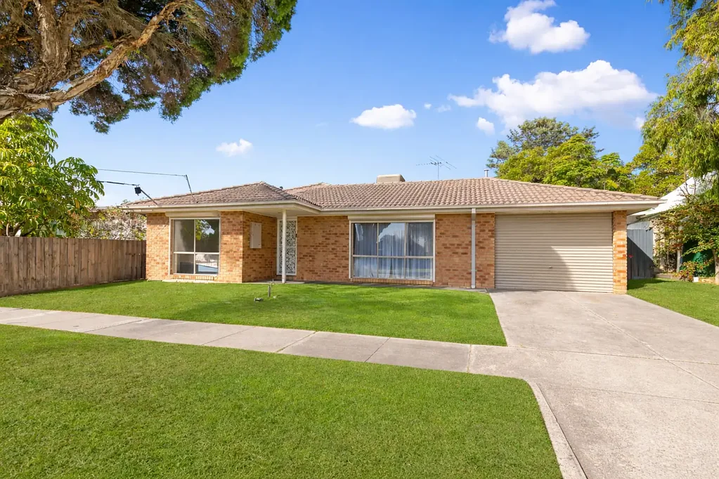 Frankston 3房 Frankston高需区域 360sqm低维护地 稳固租约即时收益 位于Frankston High School区 Golden Triangle核心 Golden Triangle Opportunity