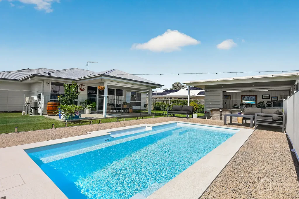 Zilzie 4침실 So Where to Next? Resort-Style Coastal Living with Pool & Entertaining Edge