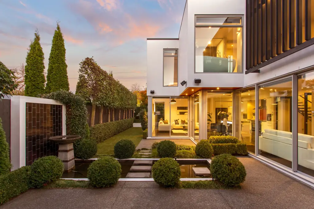 Merivale 4Zimmer Must View - Priced Sharp!