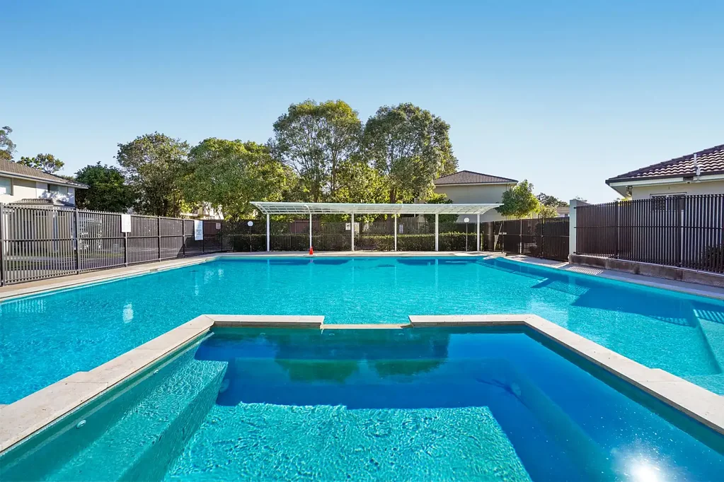 Loganlea 3房 安全、低维护生活，地段优越 Secure, Low-Maintenance Living in an Unbeatable Location