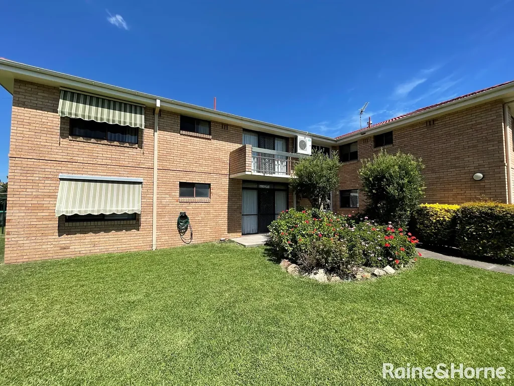 Conveniently Located Furnished Unit