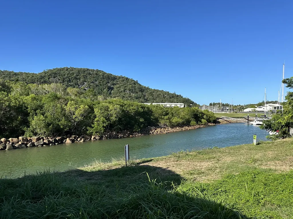 Nelly Bay Waterfront land close to restaurants & services