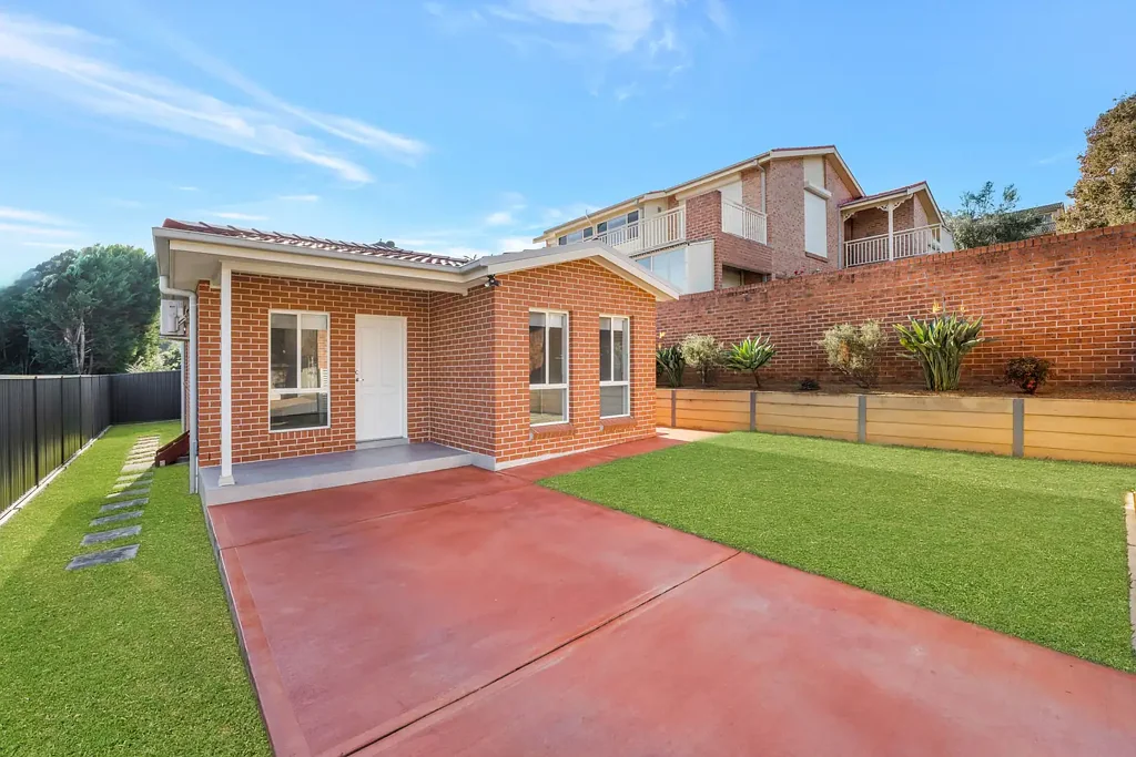 Stylish & Private 2-Bedroom Granny Flat in Sought-After Woodbine