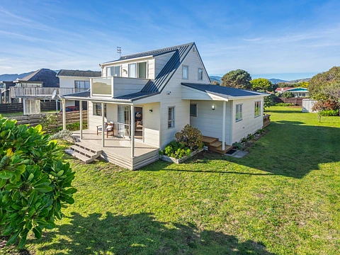 Waikanae Beach 3房  35 YEARS OF BEACH BLISS - GOING GOING GONE