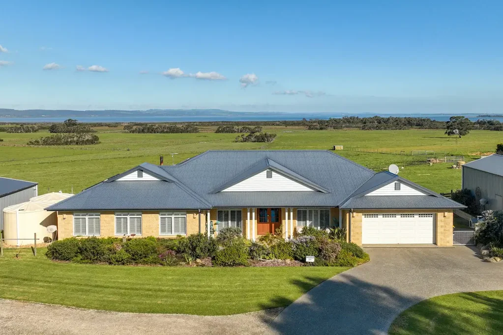 Jam Jerrup 7Zimmer Unparalleled Acreage Living with Water Views and Income or Multi Generational Living Potential
