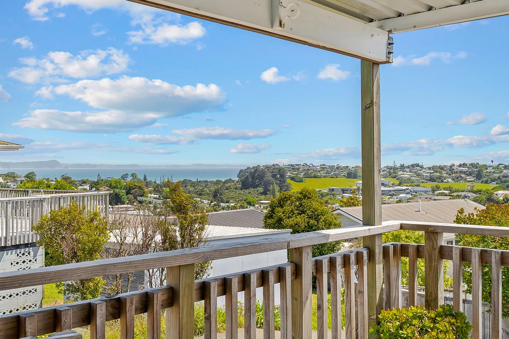 Stanmore Bay 3房  All Day Sun, Sea Views - Priced to Sell!