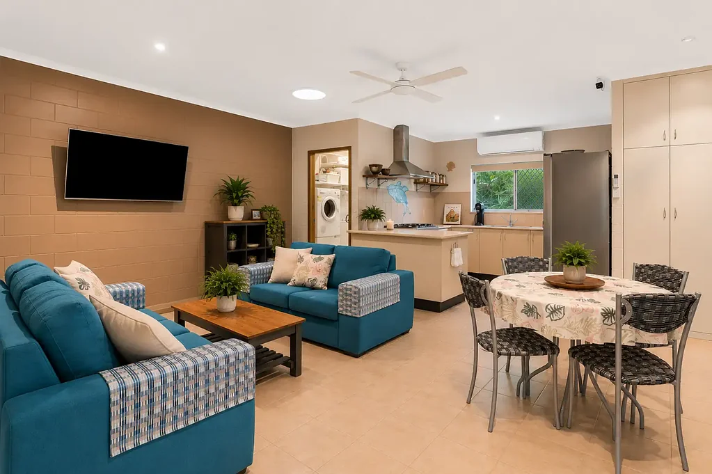 Whitfield 2침실 LOW MAINTENANCE, PRIME LOCATION & GREAT POTENTIAL - NO BODY CORP FEES