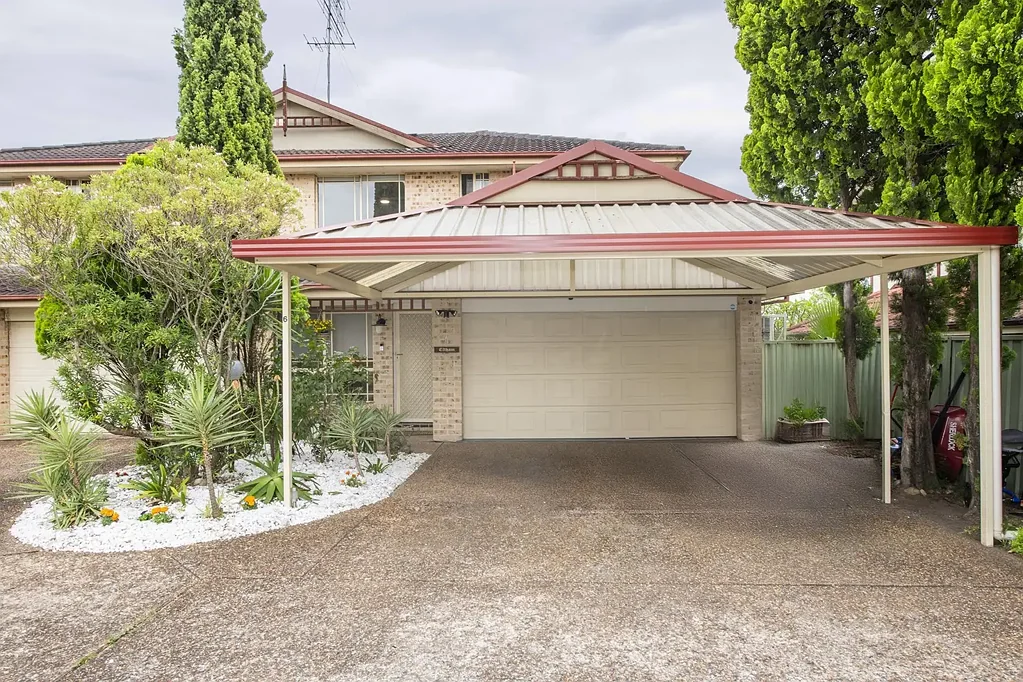 Renovated Townhouse In Ideal Location!
