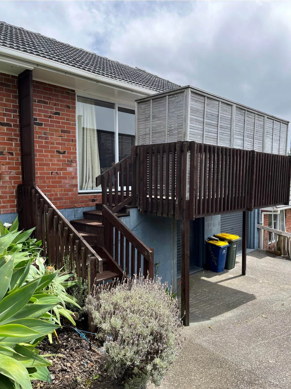 BRICK & TILE SPACIOUS 3 BEDROOM UNIT