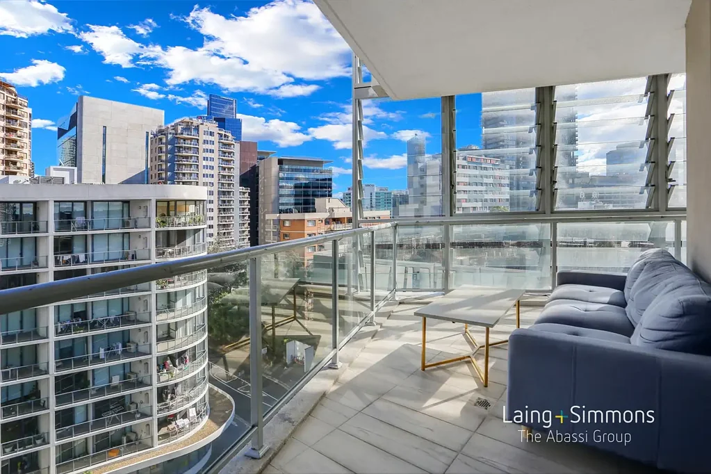 Parramatta 2બેડરૂમ A Rare Corner Apartment with Exceptional Outdoor Living