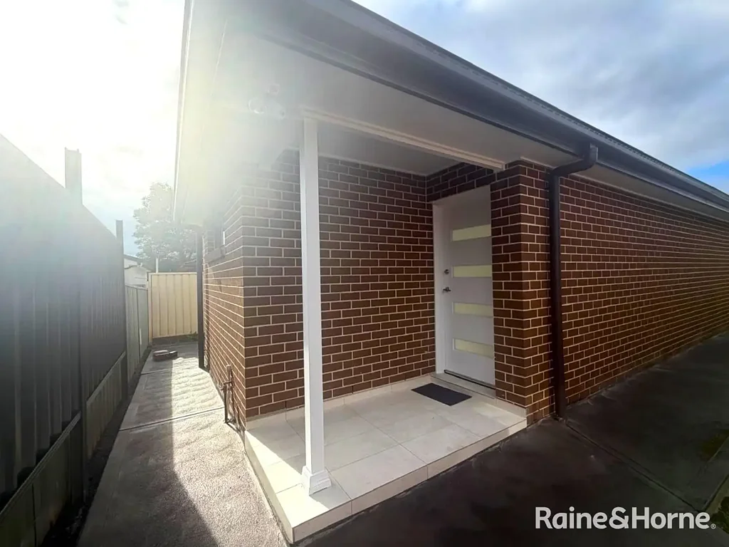 IMMACULATE BRAND NEW TWO BEDROOM GRANNY FLAT FOR LEASE IN MACQUARIE FIELDS!!!!!