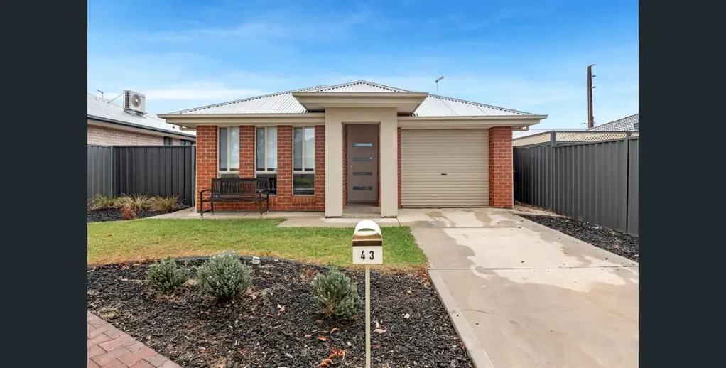 Modern & Stylish Living in Munno Para West