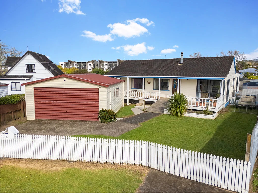 39 Redlands Grove, Swanson, Waitakere City, Auckland