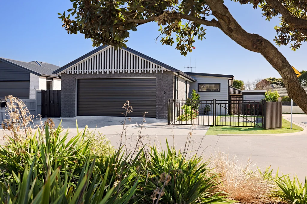 Papamoa 3ਬੈੱਡਰੂਮ Near New, Lock & Leave with Campervan Parking