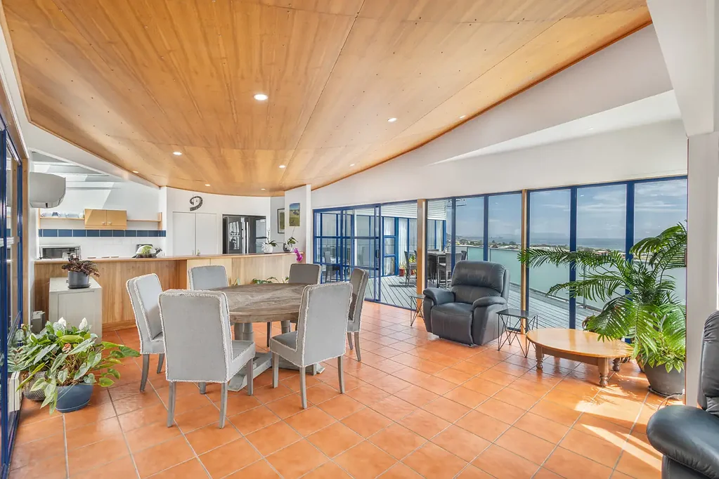 Somerset 3कमरा Architecturally Designed with Sea Views