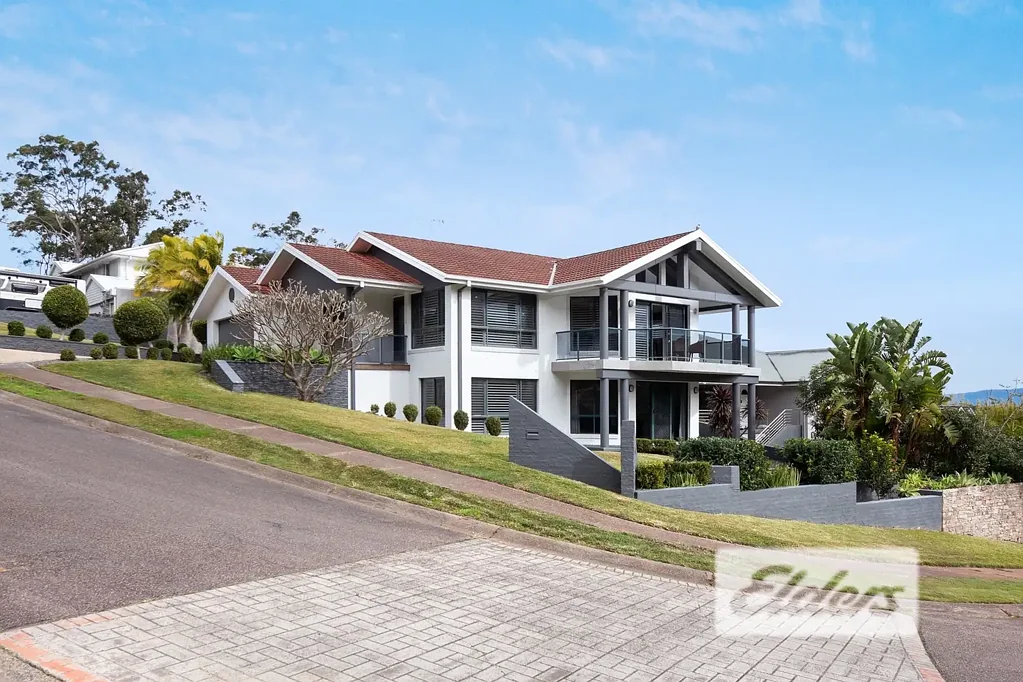 Eleebana 4ਬੈੱਡਰੂਮ Entertainer's Dream - Modern Luxury with Pool, Designer Kitchen & Expansive Entertaining Area