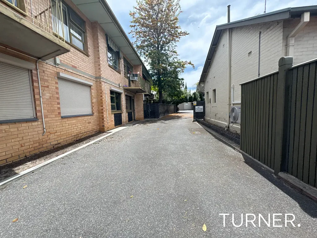 One Bedroom Unit Close to CBD