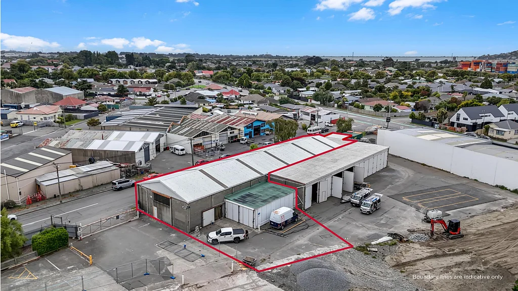 Woolston Functional warehouse with yard