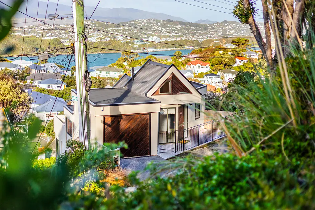Hataitai 3Moenga GOING - GOING - GONE!