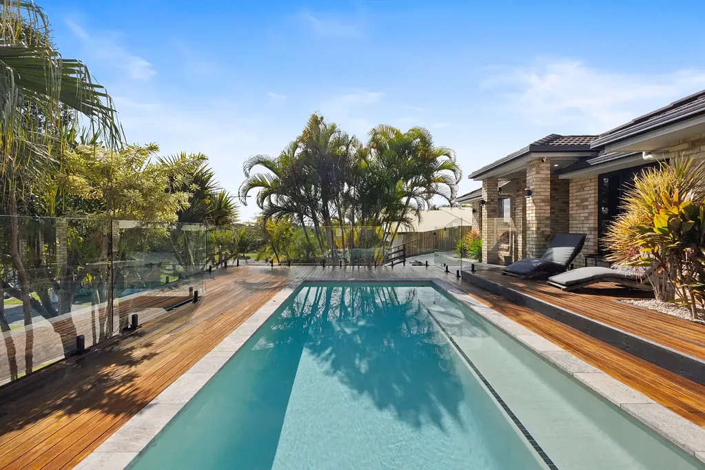 Bli Bli 4房  DESIGNER COASTAL LIVING. BRAND NEW RENOVATION, AMAZING VIEWS, PRIVATE FAMILY OASIS WITH SHOWSTOPPING OUTDOOR ENTERTAINING