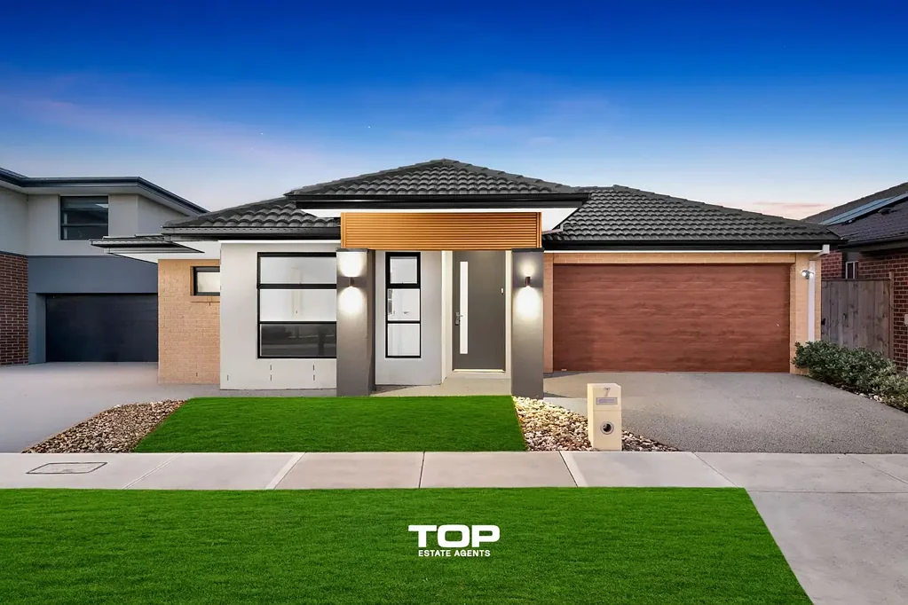 Clyde North 3房  Stylish, Move-In Ready Home Offering Modern Comfort & Exceptional Value