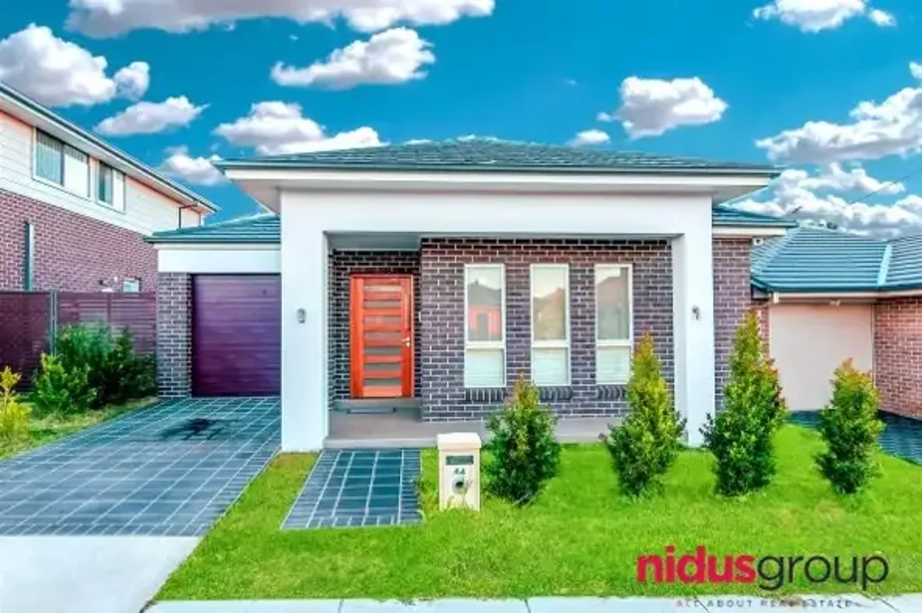 Modern Family Living in Peaceful Ropes Crossing Location (DEPOSIT TAKEN)