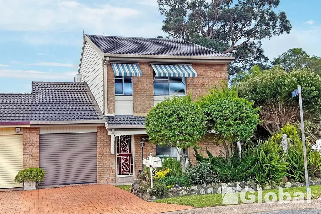 Warners Bay 3ห้องนอน Torrens Title Townhouse